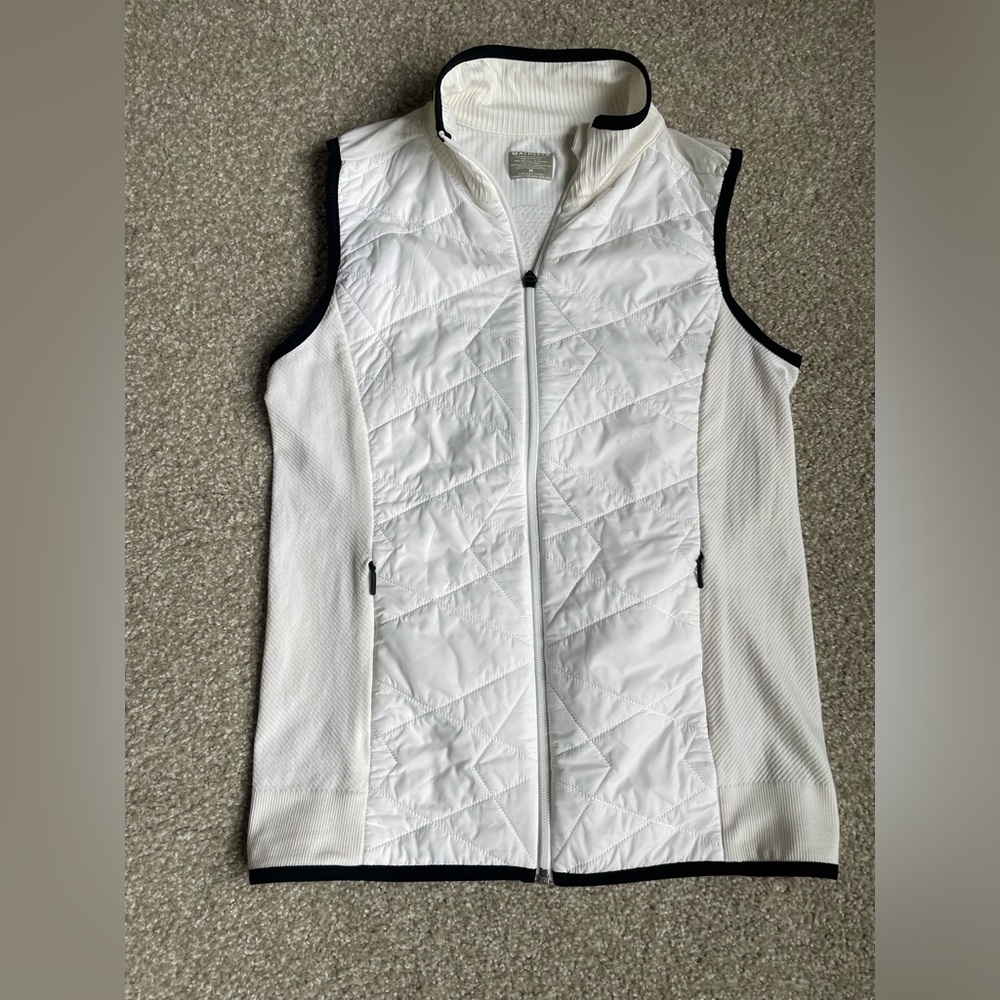 Athleta white w/ black trim size M EUC